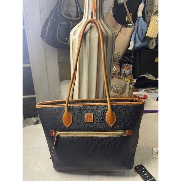 Preloved Dooney & Bourke Pebble Grain Tote – Classic Charm, Timeless Style - Picture 1 of 5